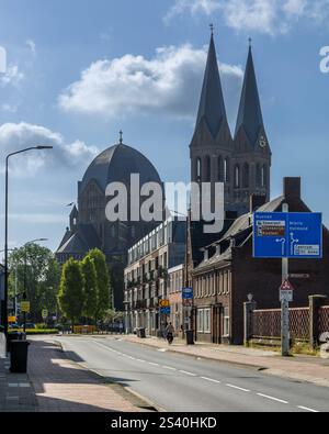 Geldrop, pays-Bas. 28 juin 2024. Paysage urbain et l'église Sint-Brigidakerk à Geldrop noord-brabant aux pays-Bas Banque D'Images