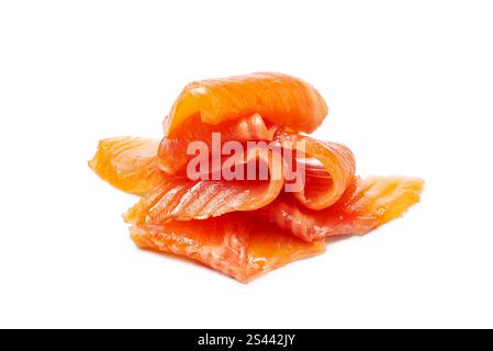 Tranche de filet de saumon isolée, poisson rouge norvégien, morceau de viande de truite, filet de saumon atlantique frais sur fond blanc Banque D'Images