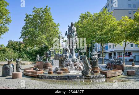 Kaiserbrunnen, Mainzer Tor, Kaiserslautern, Rhénanie-Palatinat, Deutschland *** Kaiserbrunnen, Mainzer Tor, Kaiserslautern, Rhénanie-Palatinat, Allemagne Banque D'Images