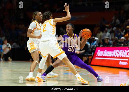9 janvier 2025 : Ruby Whitehorn (2) et Samara Spencer (7) de la garde Shayeann Day-Wilson (50) des LSU Tigers lors du match de basket-ball NCAA entre les Lady Volunteers de l'Université du Tennessee et les LSU Tigers à Thompson Boling Arena à Knoxville TN Tim Gangloff/CSM Banque D'Images