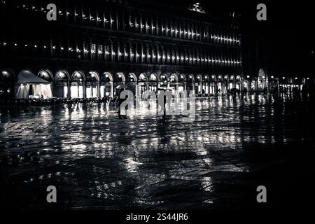 La Place St Marc le soir Banque D'Images