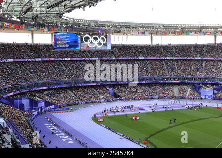 Vues générales des Jeux Olympiques de Paris 2024 prises du point de vue des fans, y compris la médaille d'or de Keely Hodgkinson au 800 mètres, Paris, France, Europe. Banque D'Images