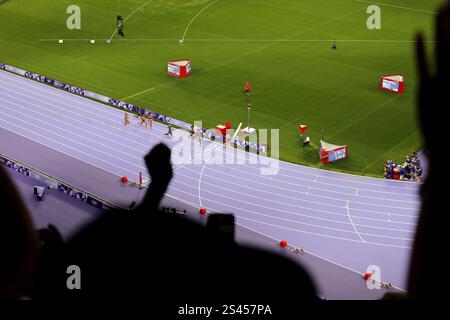Vues générales des Jeux Olympiques de Paris 2024 prises du point de vue des fans, y compris la médaille d'or de Keely Hodgkinson au 800 mètres, Paris, France, Europe. Banque D'Images