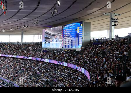 Vues générales des Jeux Olympiques de Paris 2024 prises du point de vue des fans, y compris la médaille d'or de Keely Hodgkinson au 800 mètres, Paris, France, Europe. Banque D'Images