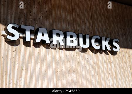 Markenname : Starbucks, Budapest, Ungarn (nur fuer redaktionelle Verwendung. Keine Werbung. Referenzdatenbank : http://www.360-berlin.de. © Jens Knappe. Banque D'Images