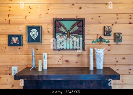 Œuvres d'art exposées au Musée de l'ascenseur à Plum Coulee, Manitoba, Canada. Banque D'Images