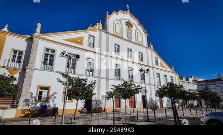 Igreja do Colégio, également connue sous le nom d'église de São João Evangelista, est une église jésuite de Portimão, au Portugal. Construit au 17ème siècle, il dispose Banque D'Images
