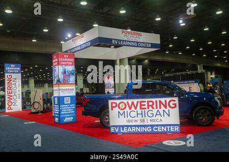 Detroit, Michigan, États-Unis. 10 janvier 2025. Le centre d'apprentissage EV du syndicat des travailleurs de l'électricité au salon de l'auto de Detroit 2025. Crédit : Jim West/Alamy Live News Banque D'Images
