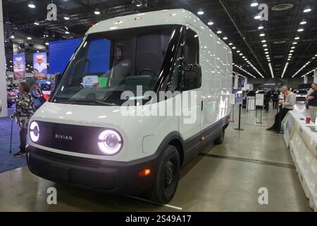 Detroit, Michigan, États-Unis. 10 janvier 2025. La fourgonnette commerciale Rivian RCV exposée au salon de l'auto de Detroit 2025. Crédit : Jim West/Alamy Live News Banque D'Images