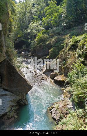 La cascade et le gouffre Orido di Bellano - Lac de Côme. Banque D'Images