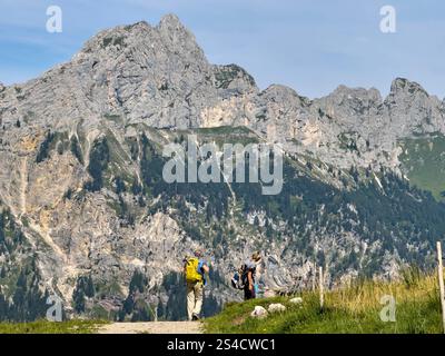 Météo sur le sentier de randonnée de Haldensee à Edenalpe, Graener Oedenalpe, Nesselwaengle ski Arena le 22 août 2024 à Haldensee, Tyrol, Autriche. Banque D'Images