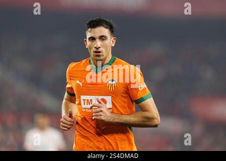 Séville, Espagne. 11 janvier 2025. Cesar Tarrega (Valencia CF) vu lors du match LaLiga EASPORTS entre Sevilla FC et Valencia CF . Maciej Rogowski/Alamy Live News Banque D'Images