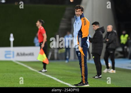 Valdebebas, Madrid, Espagne. 11 janvier 2025. ENTRAÎNEUR : RAUL GONZALEZ BLANCO, lors du match Primera Federacion EspaÃ±ola entre Real Madrid-Castilla et CD Alcoyano au stade Alfredo Di Stefano à Madrid, en Espagne, le 11 janvier. (Crédit image : © Oscar Manuel Sanchez/ZUMA Press Wire) USAGE ÉDITORIAL SEULEMENT! Non destiné à UN USAGE commercial ! Banque D'Images