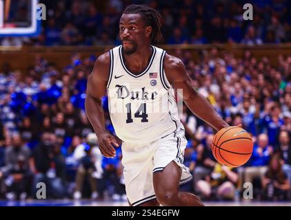 11 janvier 2025 : garde Duke Sion James (14 ans) dribble ball. Match de basket-ball NCAA entre l'Université notre Dame et l'Université Duke au Cameron Indoor Stadium, Durham, Caroline du Nord. David Beach/CSM Banque D'Images