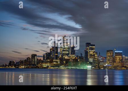 L'horizon de Midtown Manhattan à New York à l'aube Banque D'Images
