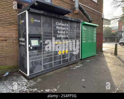 Boîtes postales ou postales, casiers à colis ou machines automatiques à colis à Maghull, Merseyside Banque D'Images
