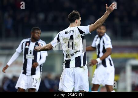 Turin, Italie. 11 janvier 2025. Federico Gatti de la Juventus FC fait des gestes lors du match de Serie A entre Torino FC et Juventus FC au Stadio Olimpico le 11 janvier 2025 à Turin, Italie . Crédit : Marco Canoniero/Alamy Live News Banque D'Images