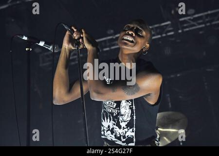 ROYAUME-UNI. 11 janvier 2025. LONDRES, ANGLETERRE - 11 JANVIER : KAILA Whyte de 'The None' se produisant à Electric Ballroom, Camden le 11 janvier 2025 à Londres, Angleterre. CAP/Mar © Mar/Capital Pictures crédit : Capital Pictures/Alamy Live News Banque D'Images