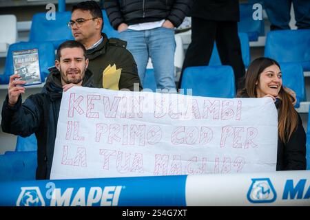 Reggio Emilia, Italie. 12 janvier 2025. Supporters de la SSC Bari lors du match italien de Serie B entre AC Reggiana vs SSC Bari au stade Mapei de Reggio Emilia 12 gennaio 2025 pendant AC Reggiana vs SSC Bari, match italien de Serie B à Reggio Emilia, Italie, 12 janvier 2025 crédit : Independent photo Agency/Alamy Live News Banque D'Images