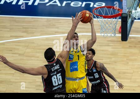Filip Stanic (Bamberg Baskets, #65), Joel Scott (MHP Riesen Ludwigsburg, #01), Ronaldo Segu (Bamberg Baskets, #10), GER, MHP Riesen Ludwigsburg v. Bamberg Baskets, easycredit BBL, Basketball, Bundesliga, 16. Spieltag, Spielzeit 2024/2025, 12.01.2025, Foto : Eibner-Pressefoto/Sascha Walther Banque D'Images