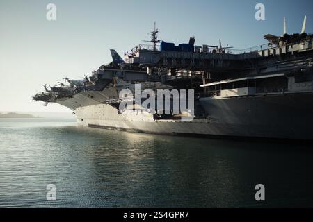 porte-avions sur la mer Banque D'Images