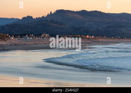 Kiwanda Beach et Pacific City sur la côte de l'Oregon. Banque D'Images