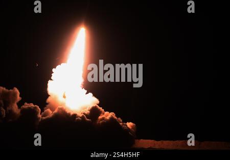 Non divulgué, Iran. 12 janvier 2025. Soldats iraniens prenant part à un exercice militaire dans un lieu non divulgué en Iran. L'Iran a étendu ses exercices militaires à deux installations nucléaires supplémentaires dans l'ouest et le centre du pays. (Image de crédit : © Bureau de l'armée iranienne via ZUMA Press Wire) USAGE ÉDITORIAL SEULEMENT! Non destiné à UN USAGE commercial ! Banque D'Images