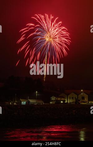 Feux d'artifice de la Saint-Sylvestre à Bantry, West Cork, Irlande. Banque D'Images