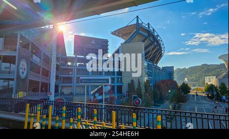 Acrisure Stadium dans le centre-ville de Pittsburgh en Pennsylvanie où jouent les Steelers de Pittsburgh Banque D'Images