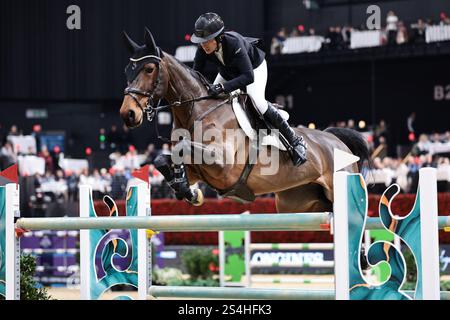 Bâle, Suisse. 12 janvier 2025. Janika Sprunger de Suisse avec Orelie lors de la Longines FEI Jumping World Cup™ de Bâle présentée par Bank J. Safra Sarasin au Longines CHI Classics Basel le 12 janvier 2025, Bâle, Suisse (photo par Maxime David - MXIMD Pictures) crédit : MXIMD Pictures/Alamy Live News Banque D'Images