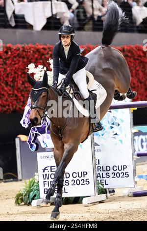 Bâle, Suisse. 12 janvier 2025. Janika Sprunger de Suisse avec Orelie lors de la Longines FEI Jumping World Cup™ de Bâle présentée par Bank J. Safra Sarasin au Longines CHI Classics Basel le 12 janvier 2025, Bâle, Suisse (photo par Maxime David - MXIMD Pictures) crédit : MXIMD Pictures/Alamy Live News Banque D'Images