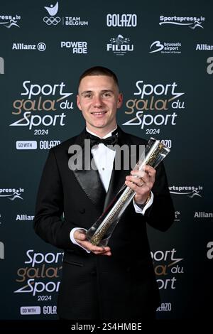 Zaventem, Belgique. 12 janvier 2025. Le belge Remco Evenepoel pose pour le photographe lors de la remise des prix 'Sportgala', pour annoncer le sport féminin et masculin de l'année 2024, dimanche 12 janvier 2025 à Zaventem. BELGA PHOTO DIRK WAEM crédit : Belga News Agency/Alamy Live News Banque D'Images