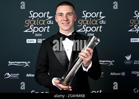 Zaventem, Belgique. 12 janvier 2025. Le belge Remco Evenepoel pose pour le photographe lors de la remise des prix 'Sportgala', pour annoncer le sport féminin et masculin de l'année 2024, dimanche 12 janvier 2025 à Zaventem. BELGA PHOTO DIRK WAEM crédit : Belga News Agency/Alamy Live News Banque D'Images