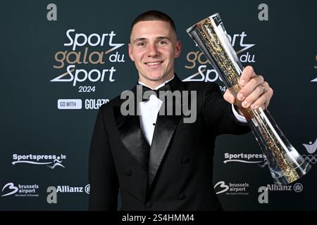 Zaventem, Belgique. 12 janvier 2025. Le belge Remco Evenepoel pose pour le photographe lors de la remise des prix 'Sportgala', pour annoncer le sport féminin et masculin de l'année 2024, dimanche 12 janvier 2025 à Zaventem. BELGA PHOTO DIRK WAEM crédit : Belga News Agency/Alamy Live News Banque D'Images