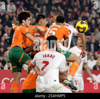 Espagnol la Liga EA Sports match de football Sevilla vs Valencia au stade Ramon Sanchez Pizjuan à Sevilla, Espagne. 11 janvier 2024. SEVILLA 11/01/2025 JORNADA 19 LIGA EA SPORTS 1ª DIVISION ESTADIO RAMON SANCHEZ PIZJUAN SEVILLA FC-VALENCIA CF. 900/cordon Press Credit : CORDON PRESS/Alamy Live News Banque D'Images
