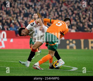 Espagnol la Liga EA Sports match de football Sevilla vs Valencia au stade Ramon Sanchez Pizjuan à Sevilla, Espagne. 11 janvier 2024. SEVILLA 11/01/2025 JORNADA 19 LIGA EA SPORTS 1ª DIVISION ESTADIO RAMON SANCHEZ PIZJUAN SEVILLA FC-VALENCIA CF. 900/cordon Press Credit : CORDON PRESS/Alamy Live News Banque D'Images