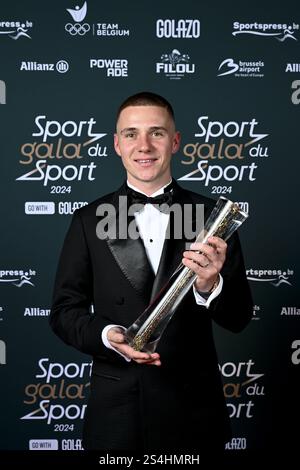 Zaventem, Belgique. 12 janvier 2025. Le belge Remco Evenepoel pose pour le photographe lors de la remise des prix 'Sportgala', pour annoncer le sport féminin et masculin de l'année 2024, dimanche 12 janvier 2025 à Zaventem. BELGA PHOTO DIRK WAEM crédit : Belga News Agency/Alamy Live News Banque D'Images