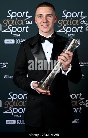 Zaventem, Belgique. 12 janvier 2025. Le belge Remco Evenepoel pose pour le photographe lors de la remise des prix 'Sportgala', pour annoncer le sport féminin et masculin de l'année 2024, dimanche 12 janvier 2025 à Zaventem. BELGA PHOTO DIRK WAEM crédit : Belga News Agency/Alamy Live News Banque D'Images