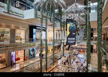 Vue intérieure du Exchange TRX, un centre commercial haut de gamme à Kuala Lumpur, Malaisie. Banque D'Images