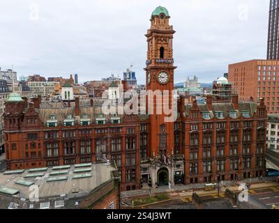 Image aérienne au-dessus d'Oxford Road à Manchester Royaume-Uni avec Kimpton Clocktower Banque D'Images