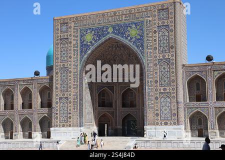 La Madrasa Ulugh Beg, Samarkand : un centre historique d'apprentissage et d'héritage scientifique. Son portail présente des étoiles dans le ciel. A patrimoine mondial de l'UNESCO S Banque D'Images