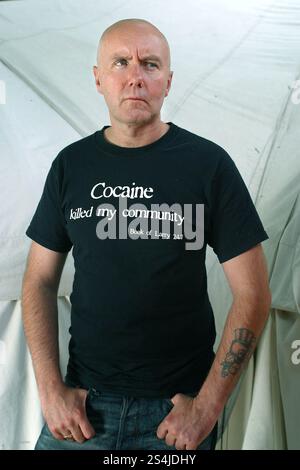 Irvine Welsh, auteur écossais controversé, photographié au Festival international du livre d'Édimbourg, où il a parlé de son roman immortel « Trainspotting » et de ses projets en cours. Le festival du livre faisait partie du Festival international d'Édimbourg, le plus grand festival annuel d'arts au monde. Banque D'Images