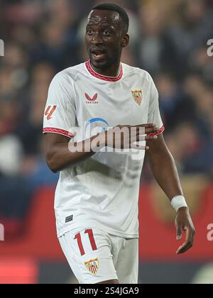 Sevilla, Espagne. 11 janvier 2025. Dodi Lukebakio du Sevilla FC lors du match de Liga entre le Sevilla FC et le Valencia CF a joué au Ramon Sanchez Pizjuan Stadium le 11 janvier 2024 à Séville, en Espagne. (Photo de Antonio Pozo/PRESSINPHOTO) crédit : AGENCE SPORTIVE PRESSINPHOTO/Alamy Live News Banque D'Images