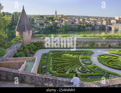 Parc du Palais de la Berbie et vue sur la rivière Tarn, Albi, Département du Tarn, France, Europe Banque D'Images