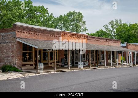 Arrow Rock, Missouri. L'ensemble du village d'Arrow Rock est un monument historique national. Il a encore les gouttières en pierre et les promenades en bois. Banque D'Images