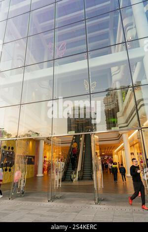 Shenzhen, Chine - 06 février 2019 : L'entrée du centre commercial UpperHills, district de Futian, Shenzhen. Banque D'Images