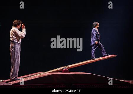 Londres, Royaume-Uni. 08 janvier 2025. Des artistes sont vus sur scène au Royal Albert Hall de Londres lors de la répétition générale de « Corteo » du Cirque du Soleil (photo de Brett Cove/SOPA images/SIPA USA) crédit : SIPA USA/Alamy Live News Banque D'Images