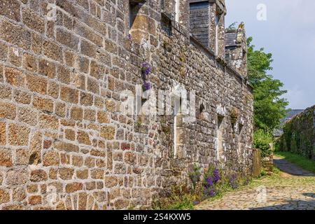 Mur de maison dans une vieille ville dans une ruelle avec pavés Banque D'Images
