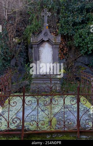 Usson France. 28 décembre 2024. Cimetière le 28 décembre 2024 à Usson, France. Crédit : Gerard Crossay/Alamy Stock photo Banque D'Images