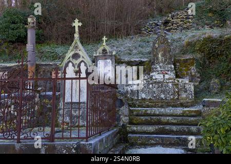 Usson France. 28 décembre 2024. Cimetière le 28 décembre 2024 à Usson, France. Crédit : Gerard Crossay/Alamy Stock photo Banque D'Images